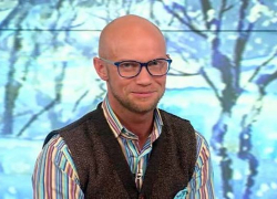 Шоумен Дмитрий Хрусталев устроил потасовку в пробке в центре Москвы Шоумен Дмитрий Хрусталев устроил потасовку в пробке в центре Москвы