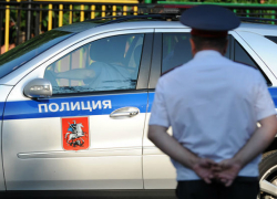 Москвича задержали за нарисованные на асфальте лозунги в поддержку партии "Родина" Москвича задержали за нарисованные на асфальте лозунги в поддержку партии "Родина"
