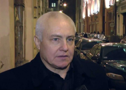 Основателя "Российской газеты" пять часов допрашивали в ФСБ Основателя "Российской газеты" пять часов допрашивали в ФСБ