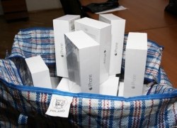 В "Шереметьево" у пассажира нашли 50 экземпляров iPhone 7 В "Шереметьево" у пассажира нашли 50 экземпляров iPhone 7