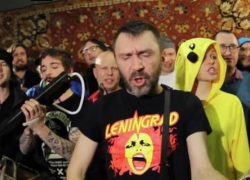 Угонщики похитили "Инфинити" у звукорежиссера группы "Ленинград" Угонщики похитили "Инфинити" у звукорежиссера группы "Ленинград"