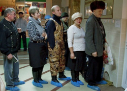 Пришедших за справкой в поликлиниках Москвы поставят в отдельную очередь Пришедших за справкой в поликлиниках Москвы поставят в отдельную очередь