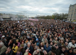 Оппозиция собирается две недели пикетировать мэрию Москвы Оппозиция собирается две недели пикетировать мэрию Москвы