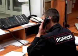 Грабители на старом "Мерседесе" отобрали сумку с деньгами у прохожего Грабители на старом "Мерседесе" отобрали сумку с деньгами у прохожего